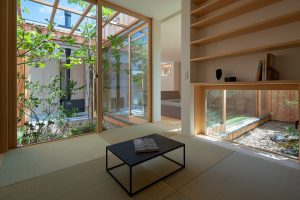 Desain Rumah Unik Dengan 3 Halaman Indoor Di Akashi Prefektur Hyogo