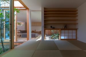 Desain Rumah Unik Dengan 3 Halaman Indoor Di Akashi Prefektur Hyogo 