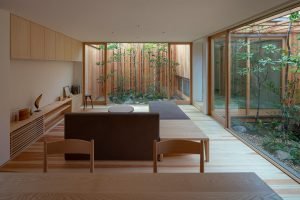 Desain Rumah Unik Dengan 3 Halaman Indoor Di Akashi Prefektur Hyogo