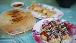 Hada Hiroshi Pria Asli Asal Jepang Yang Menjual Takoyaki Lezat Dengan Harga Murah Di Solo !