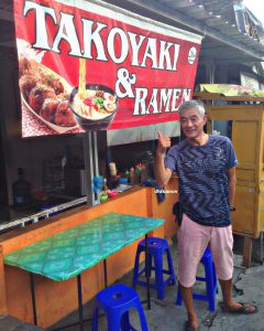 Hada Hiroshi Pria Asli Asal Jepang Yang Menjual Takoyaki Lezat Dengan Harga Murah Di Solo !