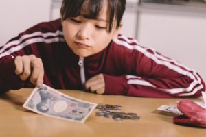 Polemik Kesenjangan Penghasilan Dalam Dunia Kerja Menyebabkan Para Wanita Muda Jepang Kesulitan Mengatur Keuangan
