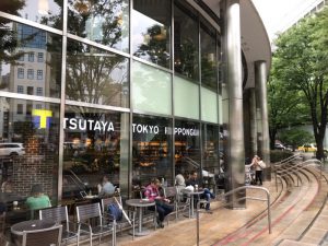 Menikmati Suasana Unik Dan Nyaman Dalam Ruangan ROPPONGI TSUTAYA BOOKS